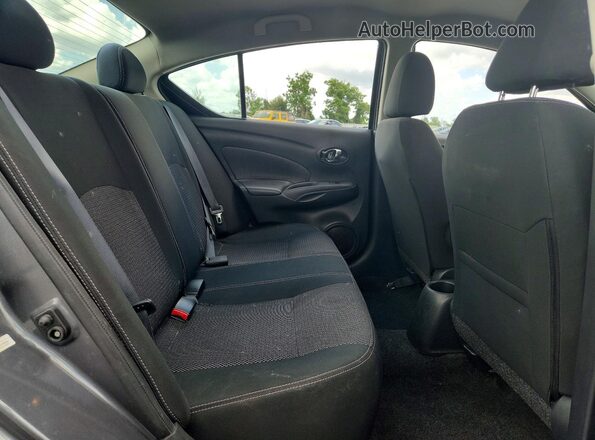 3N1CN7AP1KL816596 2019 NISSAN VERSA Gray Widok tylnych siedzeń