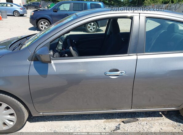 3N1CN7AP2GL826979 2016 NISSAN VERSA Серый Вид спереди