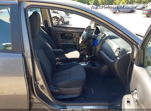 3N1CN7AP2GL826979 2016 NISSAN VERSA Серый Вид салона спереди