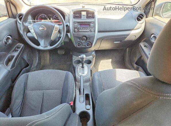 3N1CN7AP2HL828636 2017 NISSAN VERSA Серый Вид панели приборов