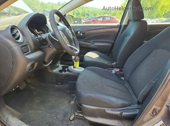 3N1CN7AP2HL828636 2017 NISSAN VERSA Серый Вид салона спереди