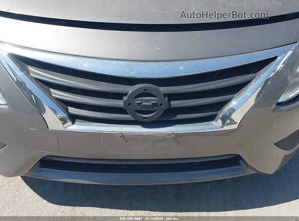 3N1CN7AP2HL857604 2017 NISSAN VERSA Gold Вид спереду
