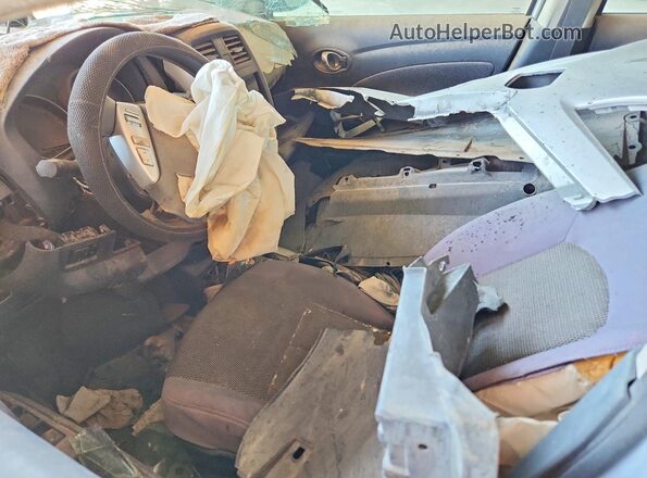 3N1CN7AP2KL850403 2019 NISSAN VERSA Silver Вид салону спереду