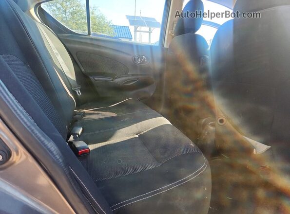 3N1CN7AP3GL817241 2016 NISSAN VERSA Gray Vista de los asientos traseros