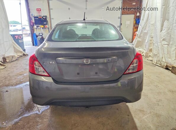 3N1CN7AP3GL828272 2016 NISSAN VERSA Gray Вид ззаду