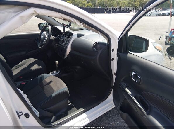 3N1CN7AP3HL815586 2017 NISSAN VERSA White Widok wnętrza z przodu
