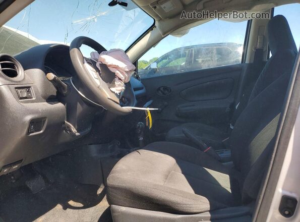 3N1CN7AP3HL816639 2017 NISSAN VERSA Серебряный Вид салона спереди