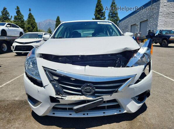 3N1CN7AP4GL907644 2016 NISSAN VERSA Белый Вид спереди