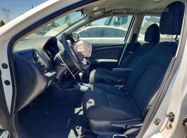 3N1CN7AP4GL907644 2016 NISSAN VERSA Белый Вид салона спереди