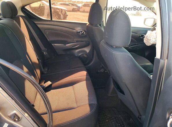 3N1CN7AP4HL877465 2017 NISSAN VERSA Gray Вид задніх сидінь