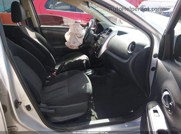 3N1CN7AP4JL867251 2018 NISSAN VERSA Silver Vista interior delantera