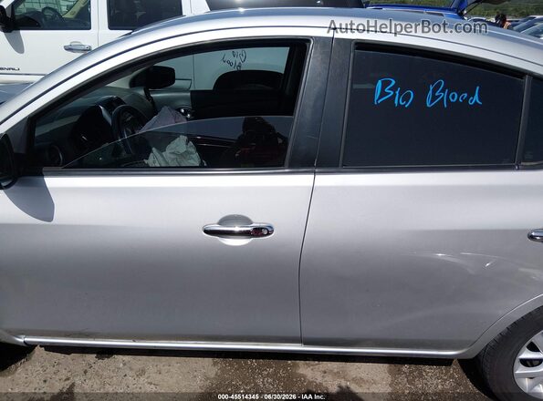 3N1CN7AP4JL867251 2018 NISSAN VERSA Silver Vista interior de 360 grados