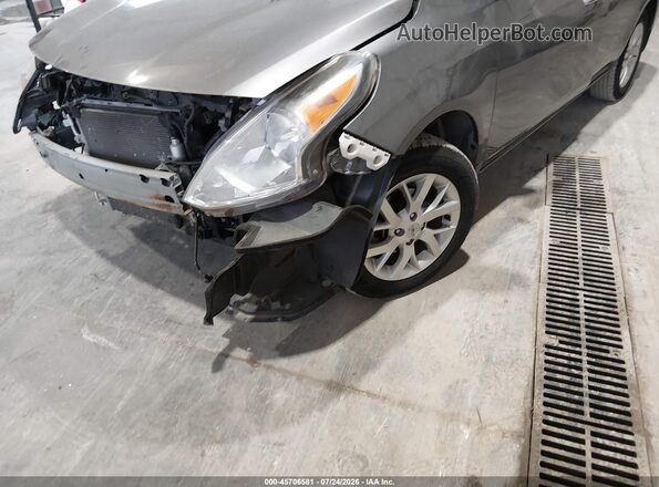 3N1CN7AP4JL876340 2018 NISSAN VERSA Silver Вид спереду