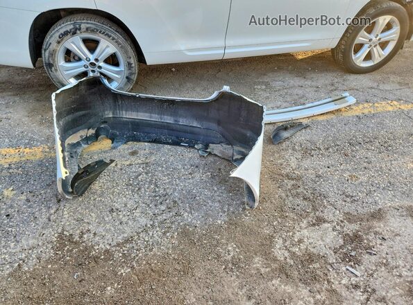 3N1CN7AP4JL886396 2018 NISSAN VERSA White Engine compartment view