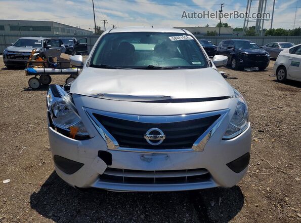 3N1CN7AP4KL860141 2019 NISSAN VERSA Silver Widok z przodu