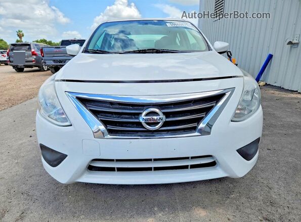 3N1CN7AP5HL806937 2017 NISSAN VERSA White Widok z przodu