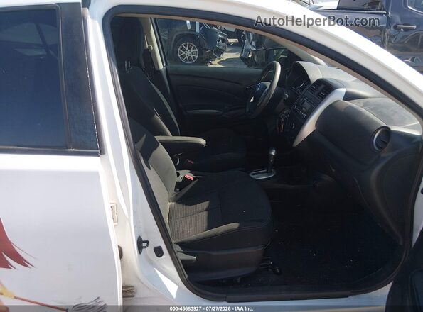 3N1CN7AP5JL869221 2018 NISSAN VERSA White Front interior view