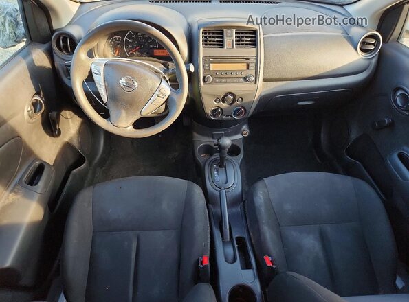 3N1CN7AP6JL809755 2018 NISSAN VERSA Белый Вид панели приборов