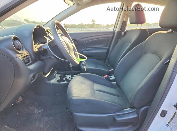 3N1CN7AP6JL809755 2018 NISSAN VERSA Белый Вид салона спереди