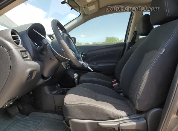 3N1CN7AP6JL832484 2018 NISSAN VERSA Gray Widok wnętrza z przodu