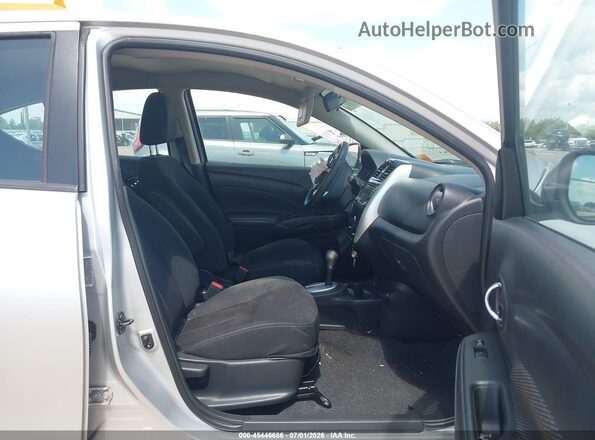 3N1CN7AP6JL870815 2018 NISSAN VERSA Silver წინა სალონის ხედი