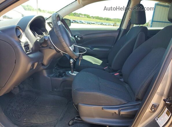 3N1CN7AP7HL802274 2017 NISSAN VERSA Серый Вид салона спереди