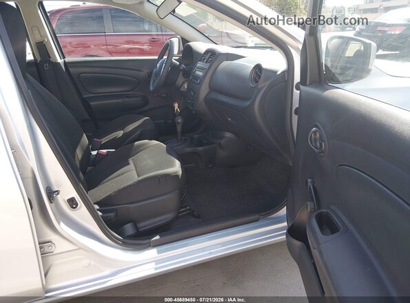 3N1CN7AP7HL888461 2017 NISSAN VERSA Silver Вид салону спереду