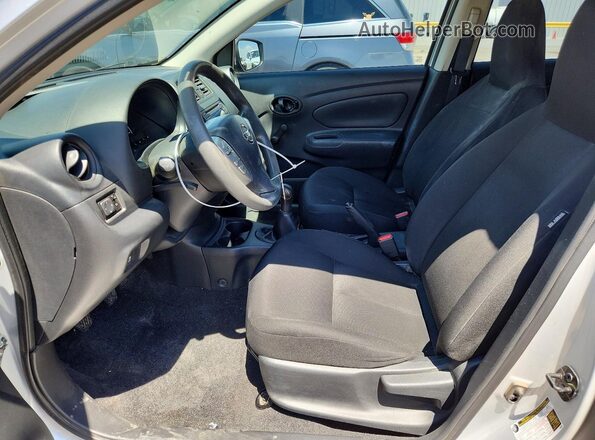 3N1CN7AP8GL867147 2016 NISSAN VERSA Silver Front interior view