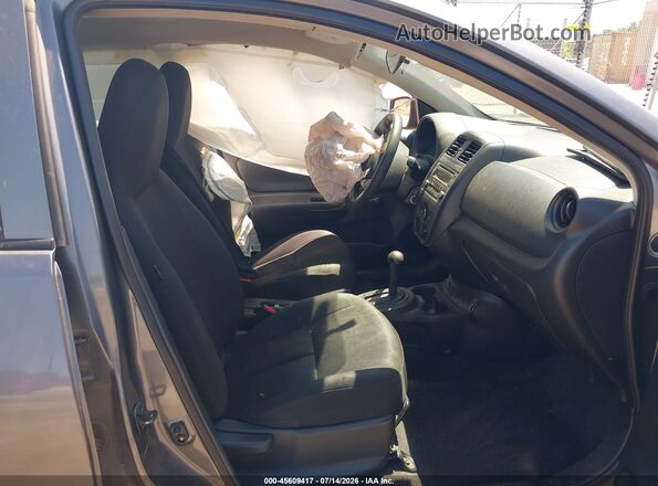 3N1CN7AP8HL866596 2017 NISSAN VERSA Серый Вид салона спереди