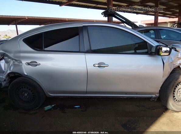 3N1CN7AP8JL824497 2018 NISSAN VERSA Silver Вид задньої частини салону