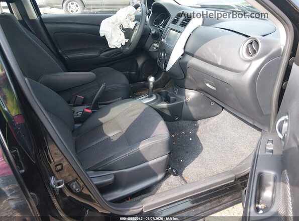 3N1CN7AP8KL880909 2019 NISSAN VERSA Black Вид салону спереду