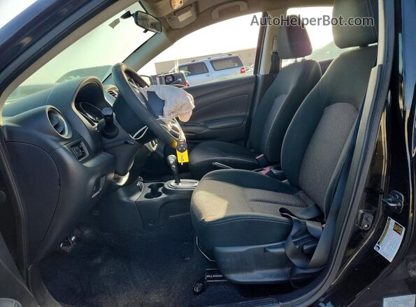 3N1CN7AP9HL841397 2017 NISSAN VERSA Черный Вид салона спереди