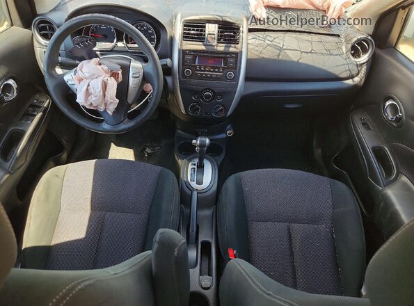 3N1CN7AP9JK406035 2018 NISSAN VERSA Silver Widok deski rozdzielczej