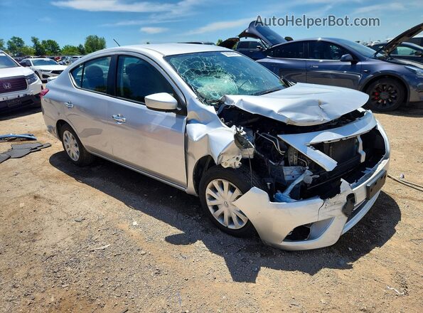 3N1CN7AP9JK406035 2018 NISSAN VERSA Silver Przód prawy