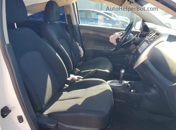 3N1CN7AP9JL877967 2018 NISSAN VERSA White Вид салону спереду