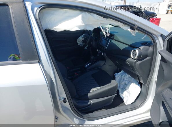 3N1CN8DV0LL875446 2020 NISSAN VERSA Серебряный Вид салона спереди