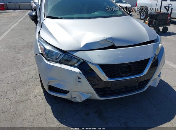 3N1CN8DV0LL875446 2020 NISSAN VERSA Серебряный Вид спереди