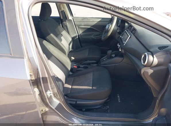 3N1CN8DV3ML853166 2021 NISSAN VERSA Серый Вид салона спереди