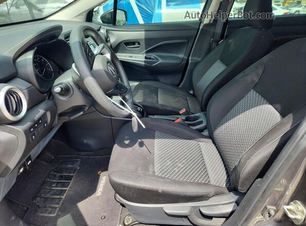 3N1CN8DV3ML879640 2021 NISSAN VERSA Gray Вид салону спереду