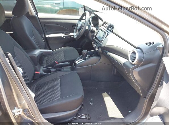 3N1CN8DV4LL915835 2020 NISSAN VERSA Серый Вид салона спереди