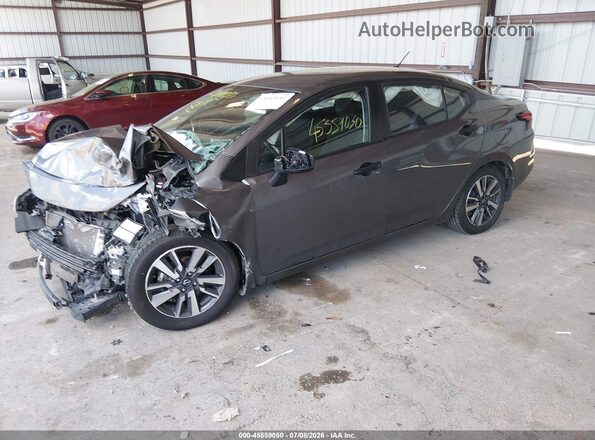 3N1CN8DV7RL894357 2024 NISSAN VERSA Серый Передняя левая четверть