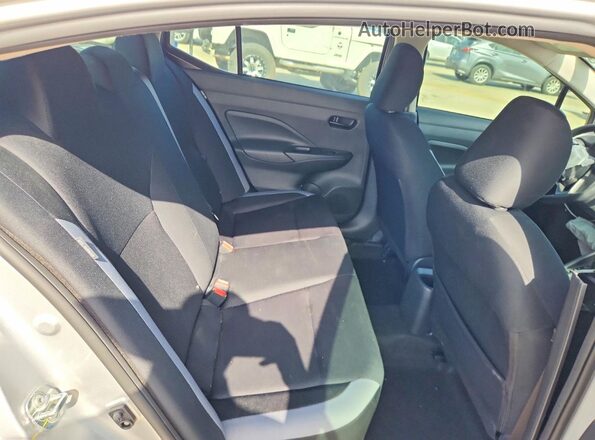 3N1CN8DV7SL867942 2025 NISSAN VERSA Silver Widok tylnych siedzeń