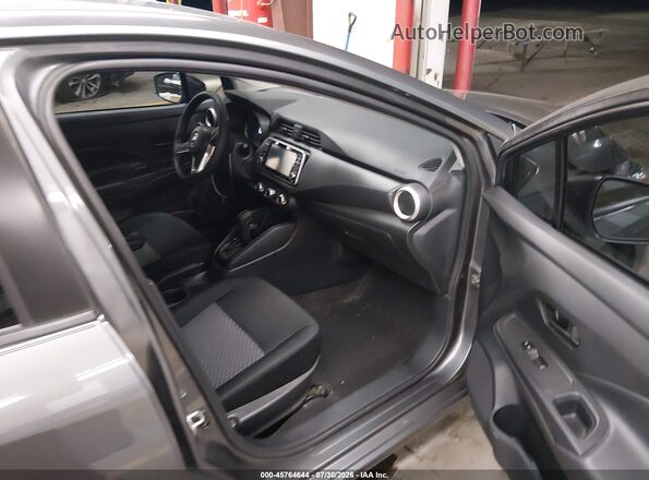 3N1CN8DV9ML922975 2021 NISSAN VERSA Серый Вид салона спереди