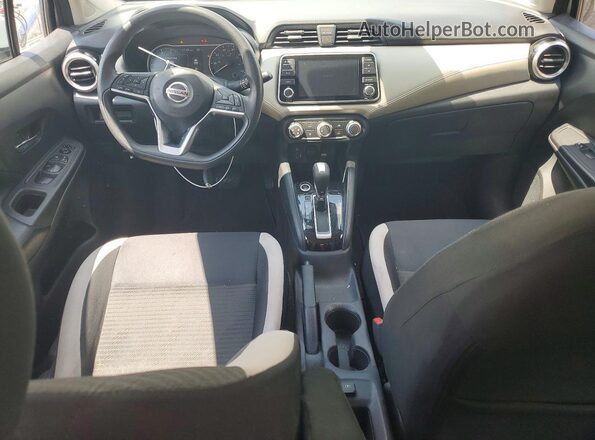 3N1CN8EV0LL807758 2020 NISSAN VERSA Silver Widok deski rozdzielczej
