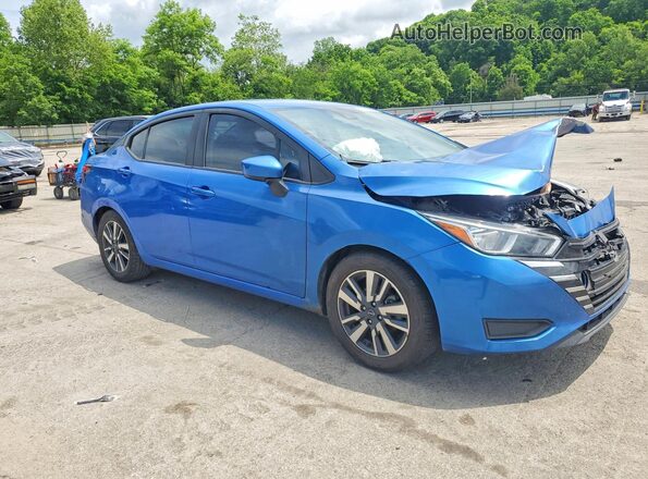 3N1CN8EV2PL830853 2023 NISSAN VERSA Blue Przód prawy