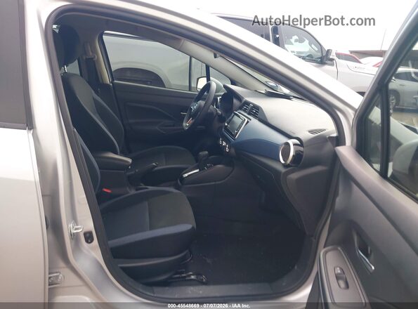 3N1CN8EV2SL849122 2025 NISSAN VERSA Silver Vista interior delantera