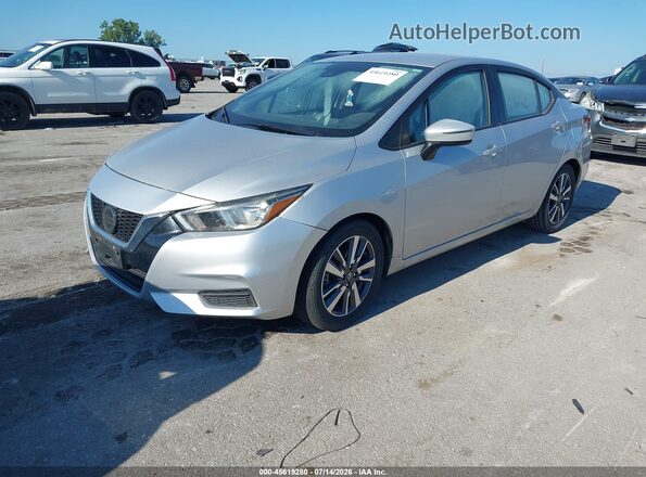 3N1CN8EV6LL807280 2020 NISSAN VERSA Silver Vista tres cuartos delantera izquierda
