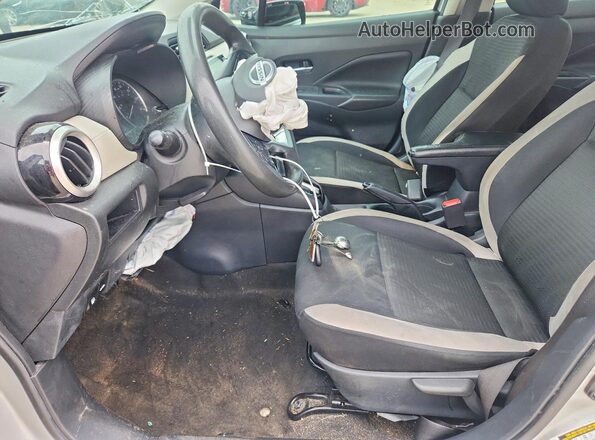 3N1CN8EV6LL881850 2020 NISSAN VERSA Серебряный Вид салона спереди