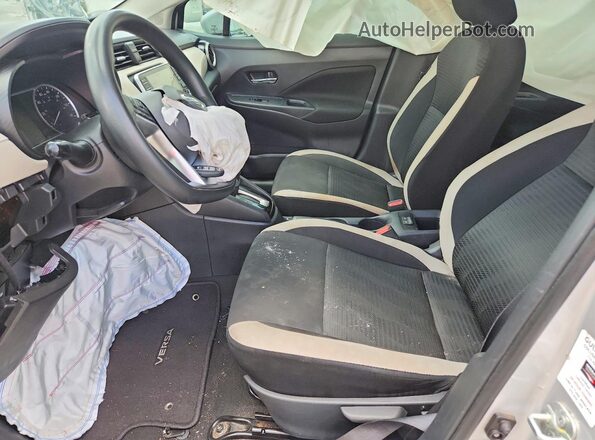 3N1CN8EV7ML922052 2021 NISSAN VERSA Silver Front interior view