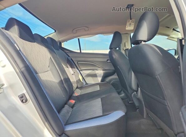 3N1CN8EV7SL809702 2025 NISSAN VERSA Silver Հետևի նստատեղերի տեսք